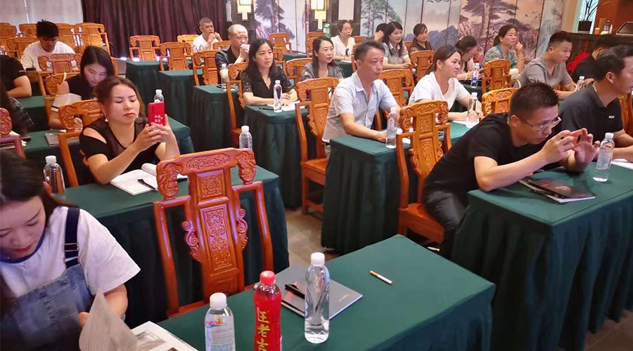 丝瓜app湖南永州經（jīng）銷商培（péi）訓會（huì）