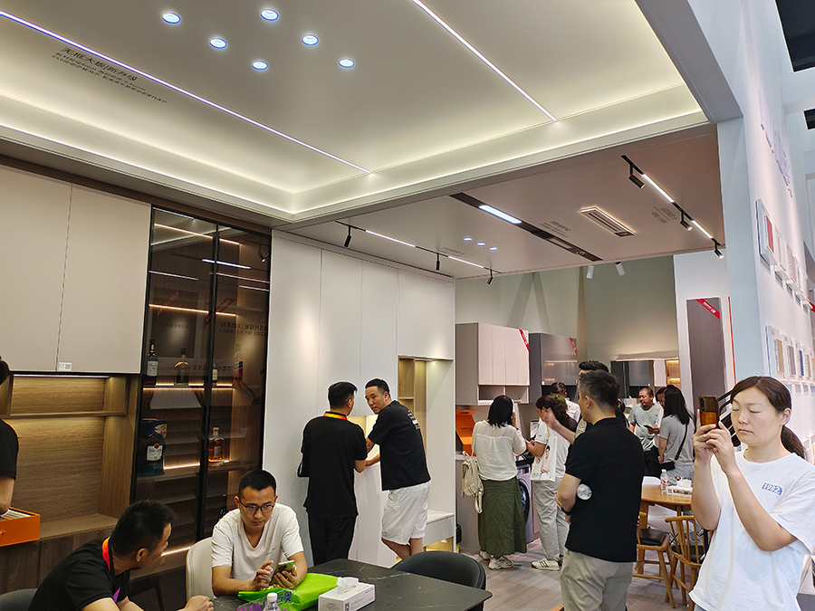 丝瓜app（ào）全屋（wū）頂牆櫃實景