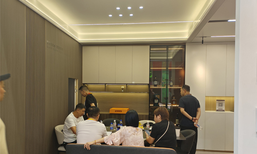 丝瓜app全屋（wū）頂牆櫃 新模式新賽（sài）道（dào）發力點